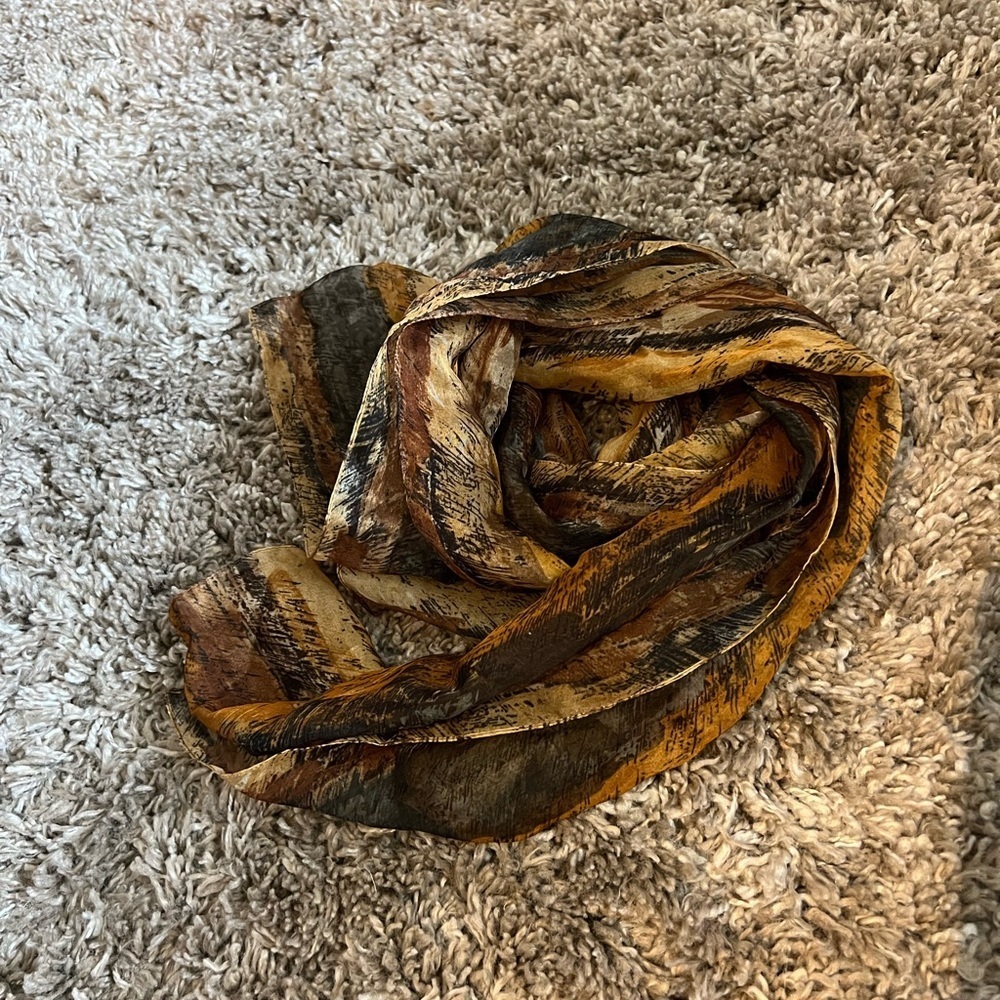 Like new brownish shades scarf